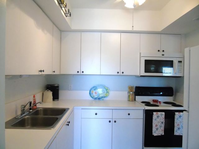 309 Circle Drive S 204, Boynton Beach, FL 33435