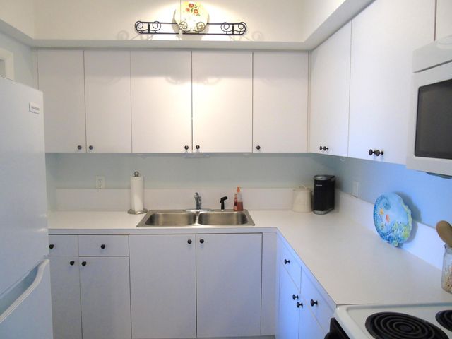 309 Circle Drive S 204, Boynton Beach, FL 33435