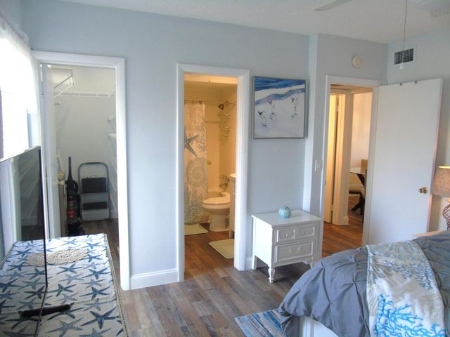 309 Circle Drive S 204, Boynton Beach, FL 33435