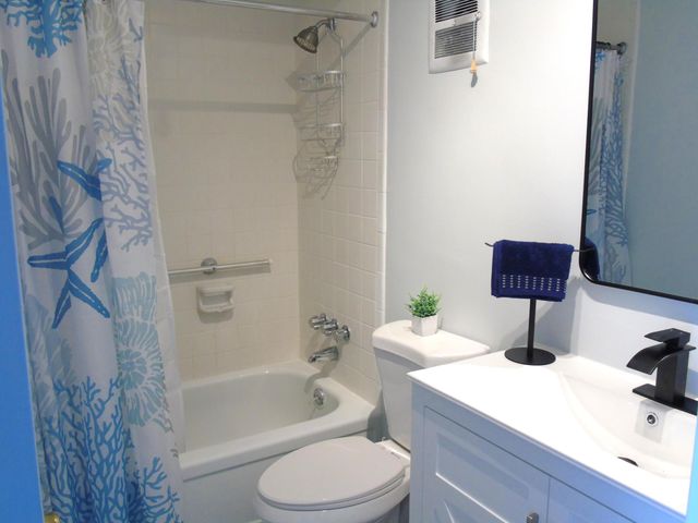 309 Circle Drive S 204, Boynton Beach, FL 33435