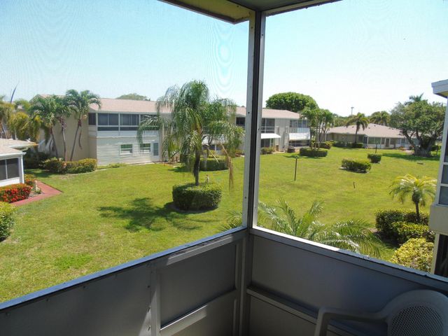 309 Circle Drive S 204, Boynton Beach, FL 33435