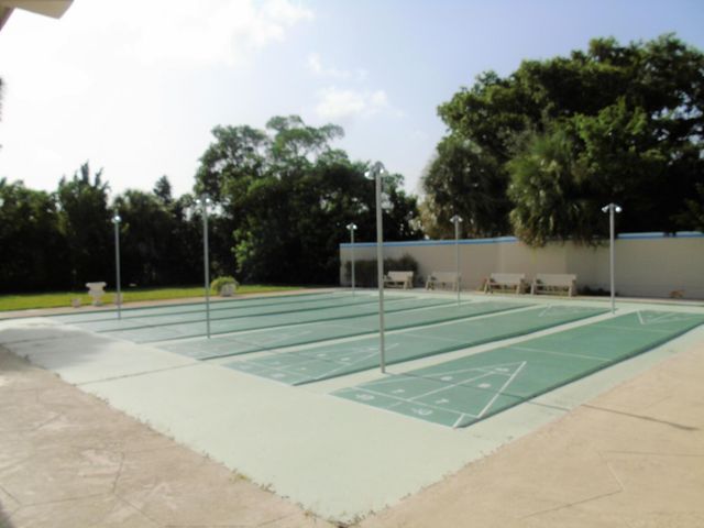 309 Circle Drive S 204, Boynton Beach, FL 33435