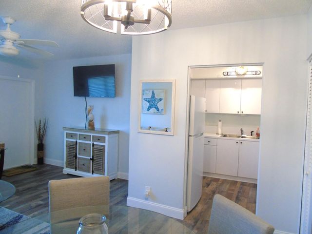 309 Circle Drive S 204, Boynton Beach, FL 33435