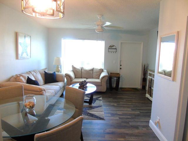 309 Circle Drive S 204, Boynton Beach, FL 33435