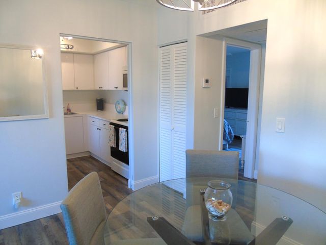 309 Circle Drive S 204, Boynton Beach, FL 33435