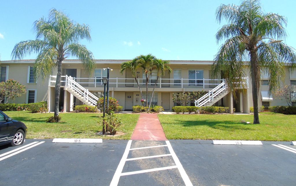 309 Circle Drive S 204, Boynton Beach, FL 33435