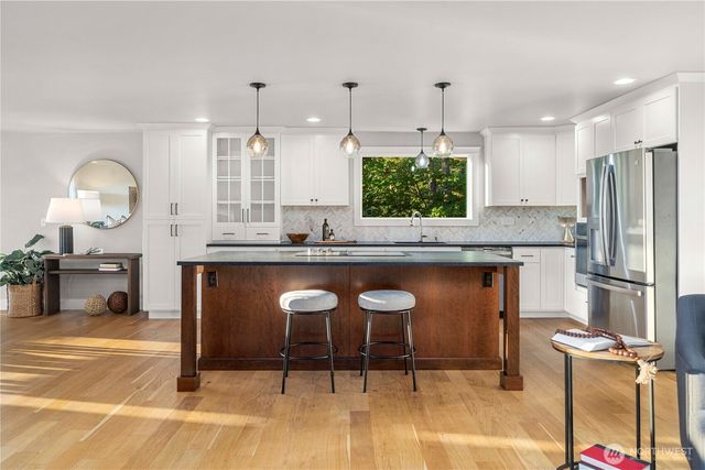 28601 13th Avenue S, Federal Way, WA 98003