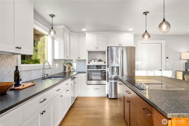 28601 13th Avenue S, Federal Way, WA 98003