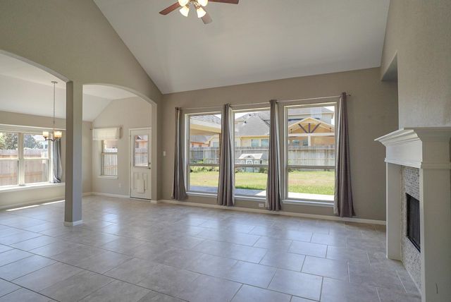 7818 Lake Commons Drive, Rosenberg, TX 77469