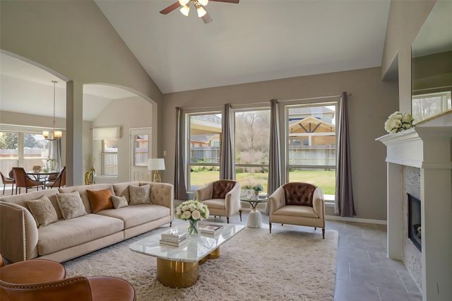 7818 Lake Commons Drive, Rosenberg, TX 77469