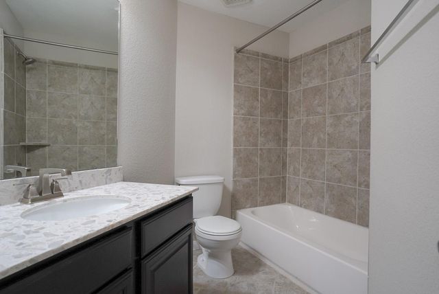 7818 Lake Commons Drive, Rosenberg, TX 77469