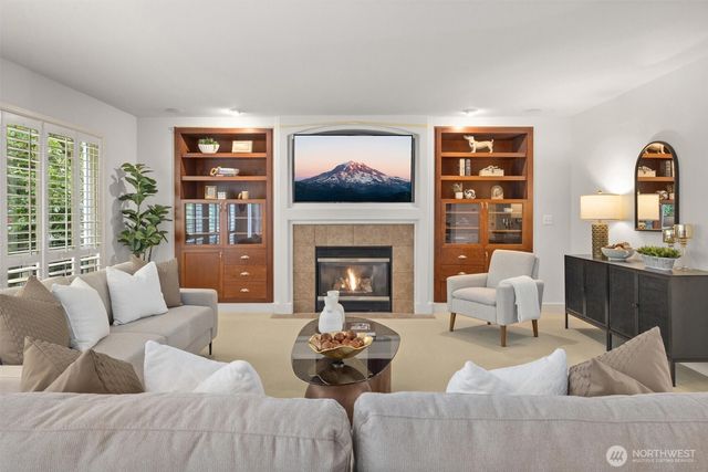 1021 271st Avenue SE, Sammamish, WA 98075