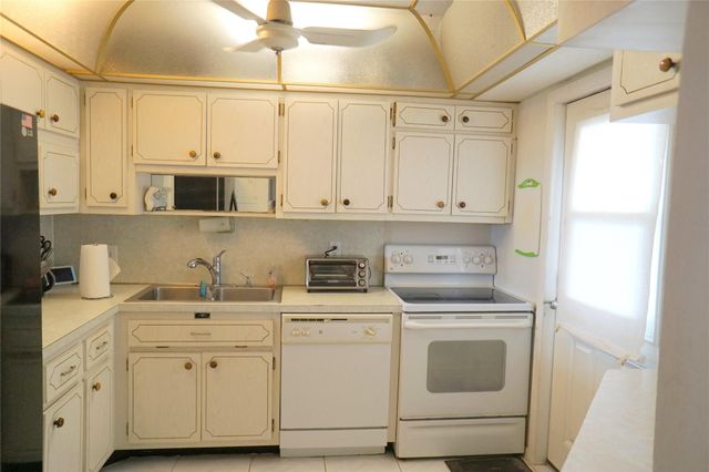 303 N Riverside Drive PH-4, Pompano Beach, FL 33062