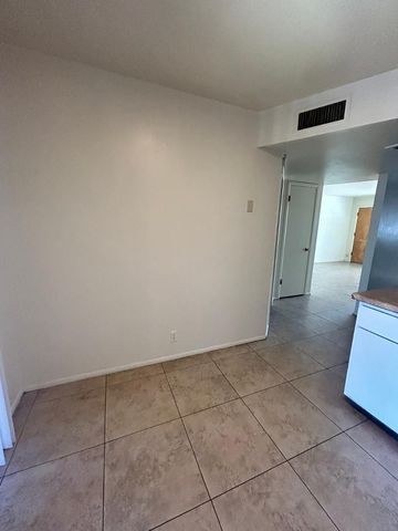5233 E University Drive Apt B, Mesa, AZ 85205