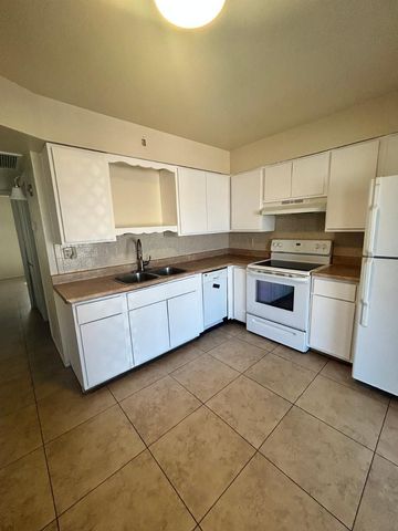 5233 E University Drive Apt B, Mesa, AZ 85205