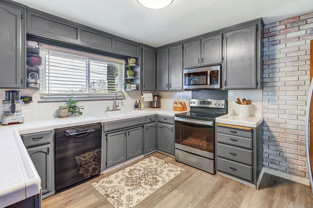 3326 Hartvickson Ln, Valley Springs, CA 95252