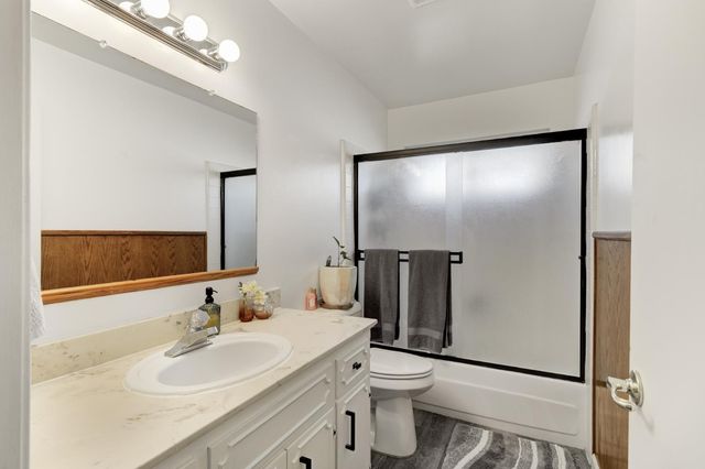 3326 Hartvickson Ln, Valley Springs, CA 95252