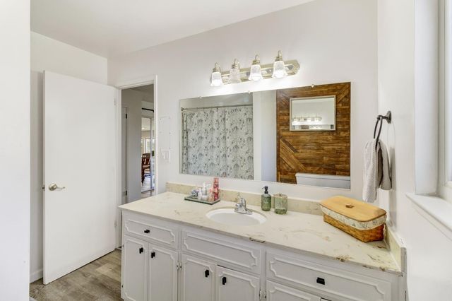 3326 Hartvickson Ln, Valley Springs, CA 95252