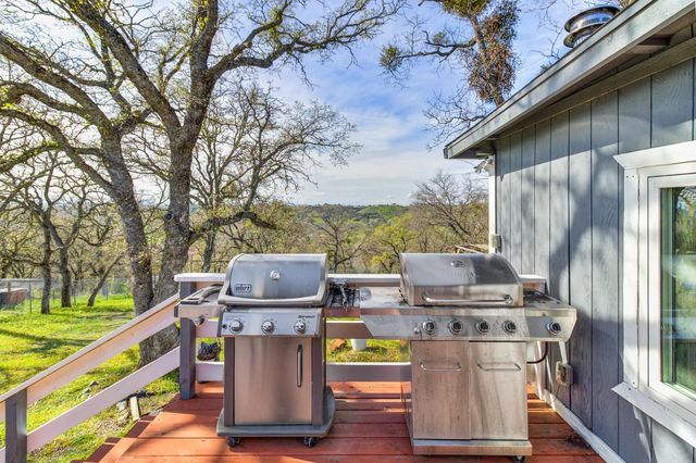 3326 Hartvickson Ln, Valley Springs, CA 95252