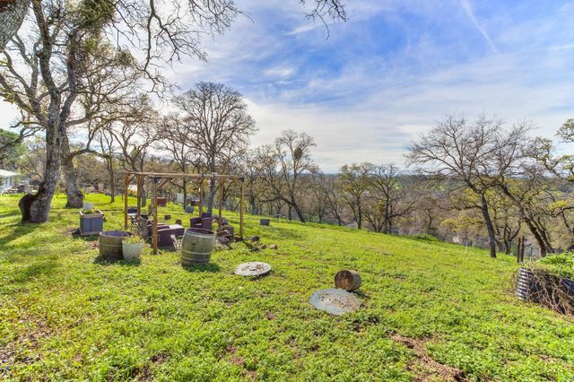 3326 Hartvickson Ln, Valley Springs, CA 95252
