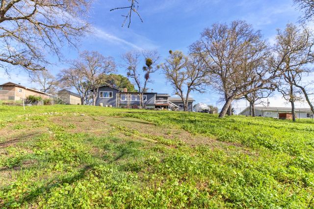 3326 Hartvickson Ln, Valley Springs, CA 95252