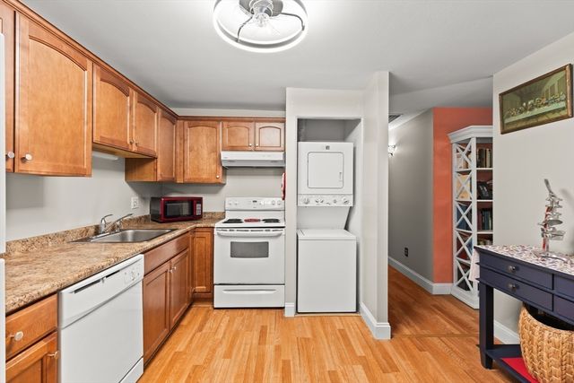 221 Oak St 18-24, Brockton, MA 02301