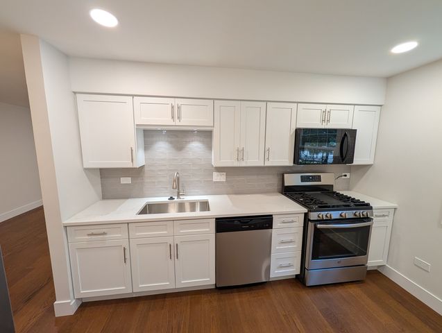 332 Essex Court 4, Wood Dale, IL 60191