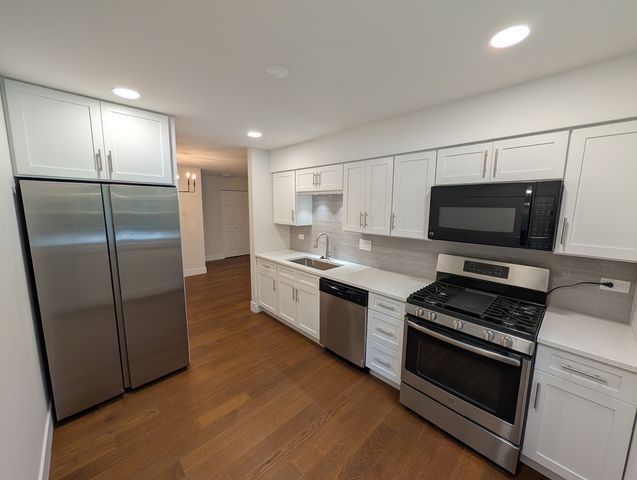 332 Essex Court 4, Wood Dale, IL 60191