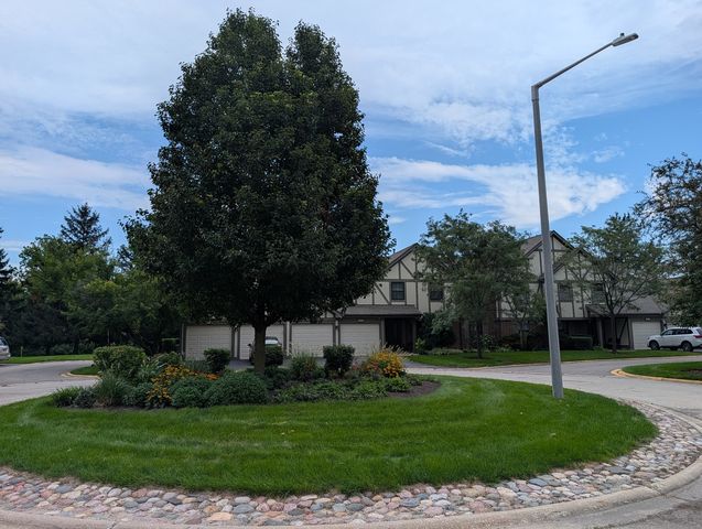332 Essex Court 4, Wood Dale, IL 60191
