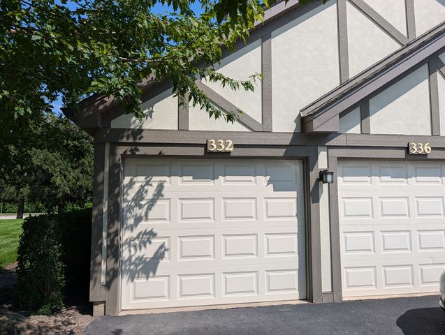 332 Essex Court 4, Wood Dale, IL 60191