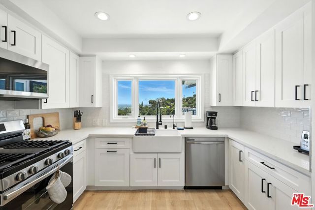 14858 Round Valley Drive, Sherman Oaks, CA 91403