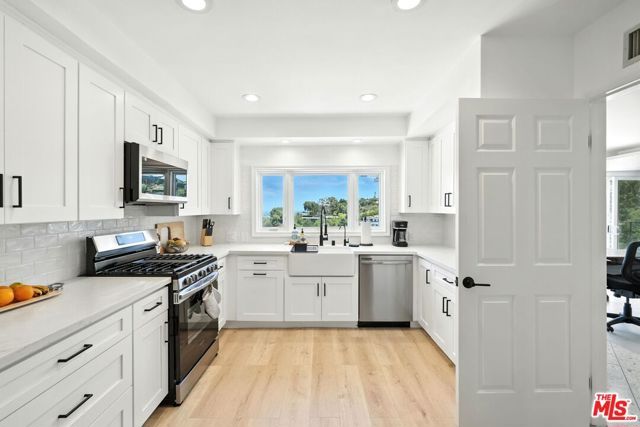 14858 Round Valley Drive, Sherman Oaks, CA 91403