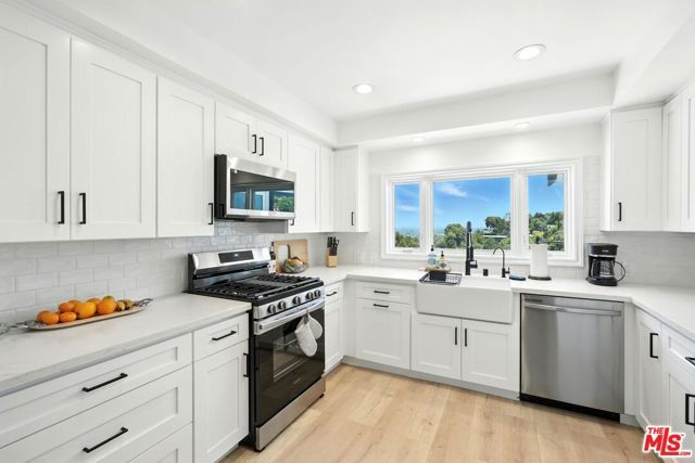 14858 Round Valley Drive, Sherman Oaks, CA 91403