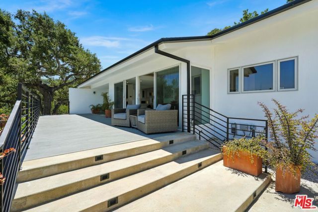 14858 Round Valley Drive, Sherman Oaks, CA 91403