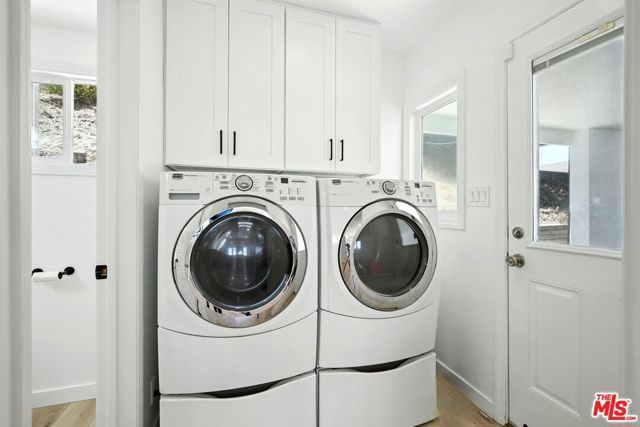 14858 Round Valley Drive, Sherman Oaks, CA 91403