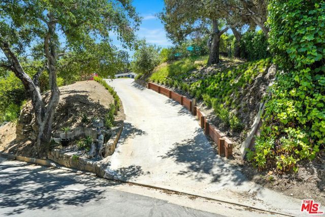 14858 Round Valley Drive, Sherman Oaks, CA 91403