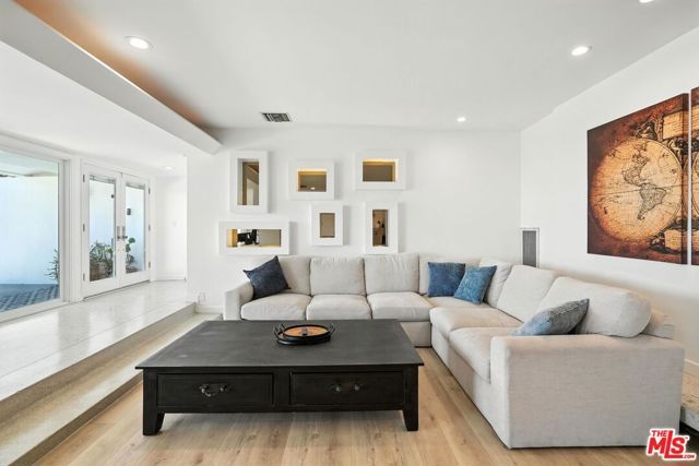 14858 Round Valley Drive, Sherman Oaks, CA 91403