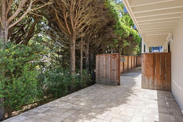 9 Sommerset Vale, Monterey, CA 93940