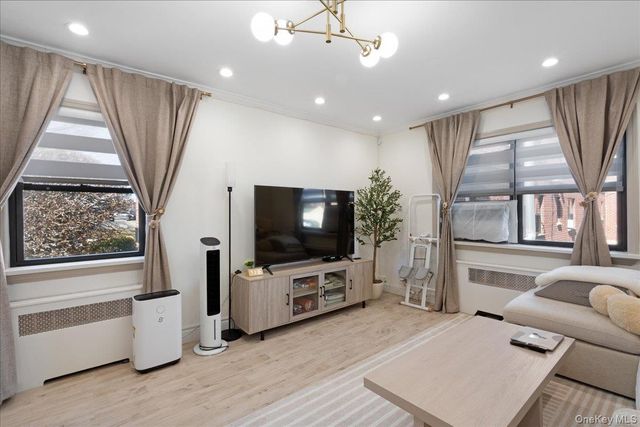 7343 217th Street 366B1, Oakland Gardens, NY 11364