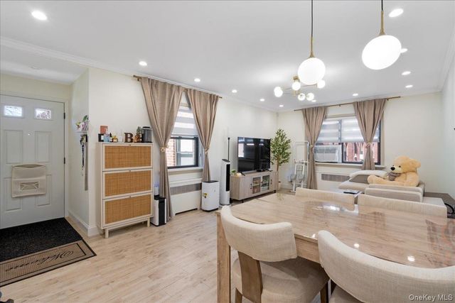 7343 217th Street 366B1, Oakland Gardens, NY 11364