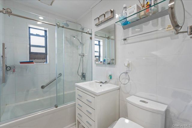 7343 217th Street 366B1, Oakland Gardens, NY 11364