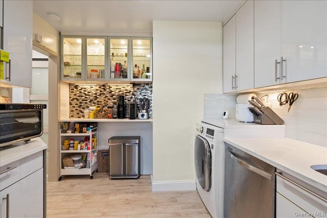 7343 217th Street 366B1, Oakland Gardens, NY 11364