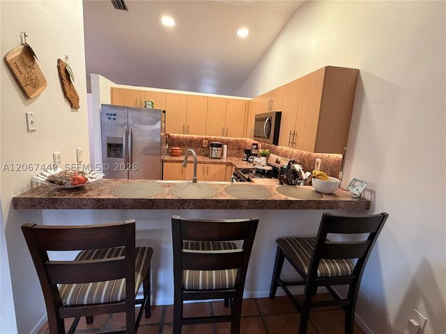 6641 NW 174th Ter, Hialeah, FL 33015
