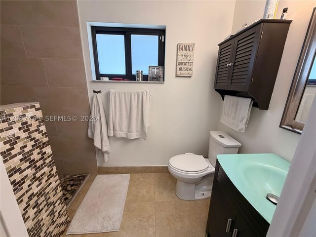 6641 NW 174th Ter, Hialeah, FL 33015