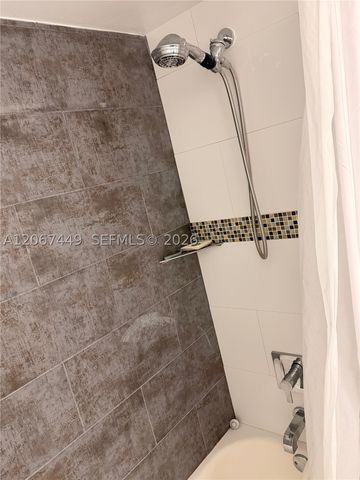 6641 NW 174th Ter, Hialeah, FL 33015