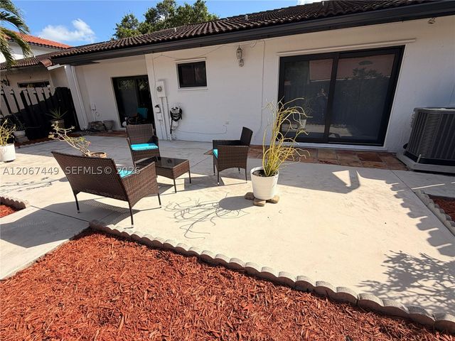 6641 NW 174th Ter, Hialeah, FL 33015