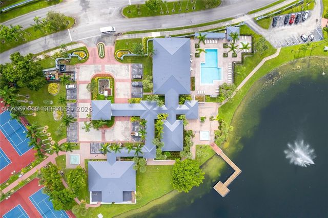 6641 NW 174th Ter, Hialeah, FL 33015
