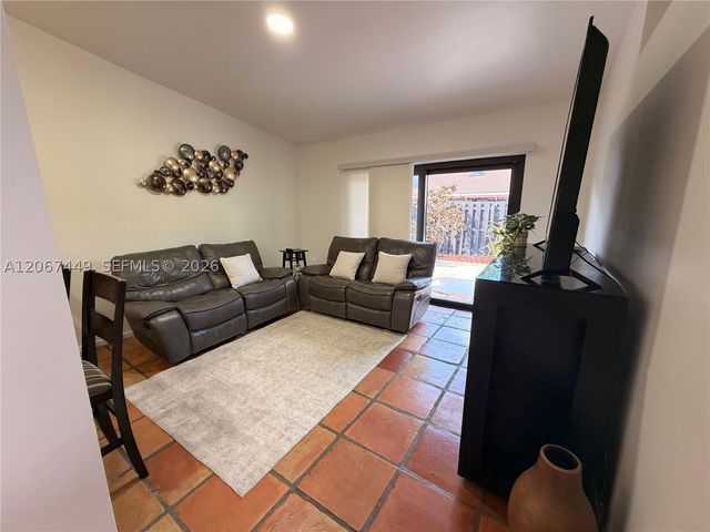 6641 NW 174th Ter, Hialeah, FL 33015