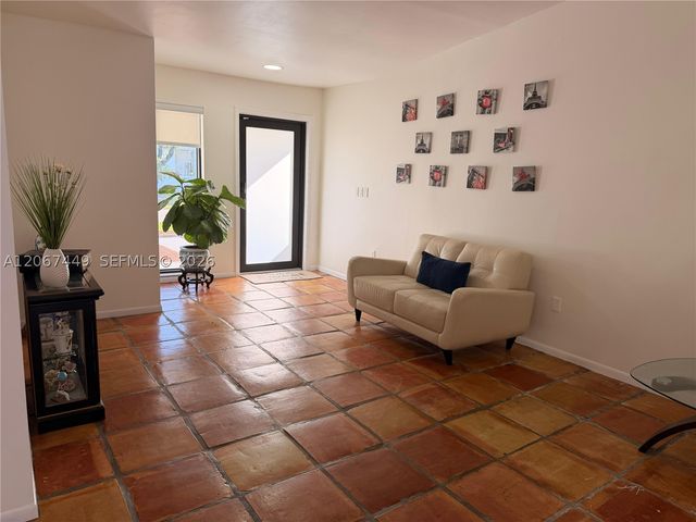 6641 NW 174th Ter, Hialeah, FL 33015