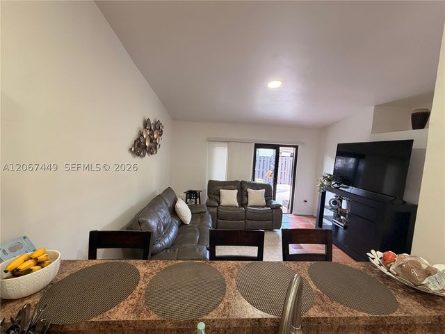 6641 NW 174th Ter, Hialeah, FL 33015